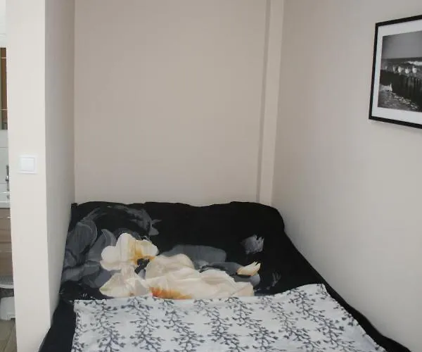 ホームステイ Alka ミエルノ