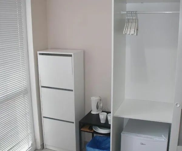 ホームステイ Alka ミエルノ