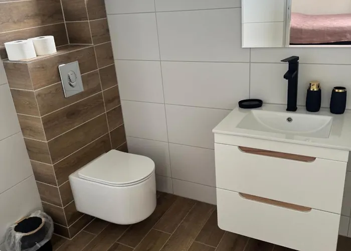 ホームステイ Alka ミエルノ